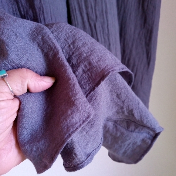 Vera Wang sleeveless V-Neck pintuck women's size medium - Picture 5 of 8